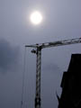 photo d'une grue sous le soleil