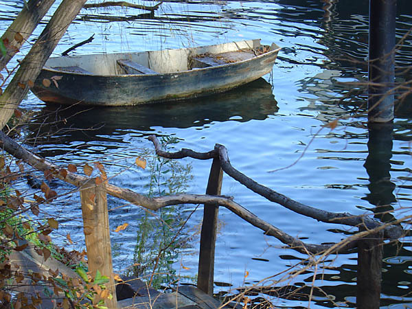 Barque sur les berges de la Seine